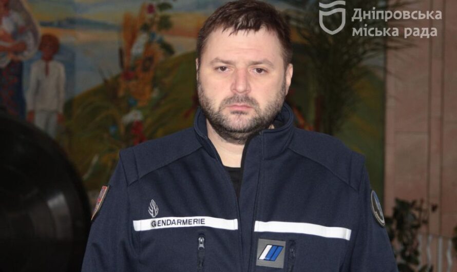 Чому у приміщення шкіл Днiпра переносять ємності з водою?