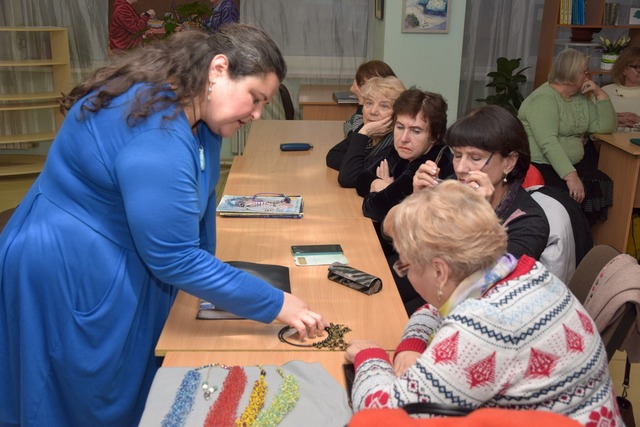 В Днепре открыли уникальную выставку украинских народных женских украшений