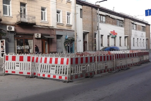 Когда на ул. Фабра устранят провал посреди дороги?